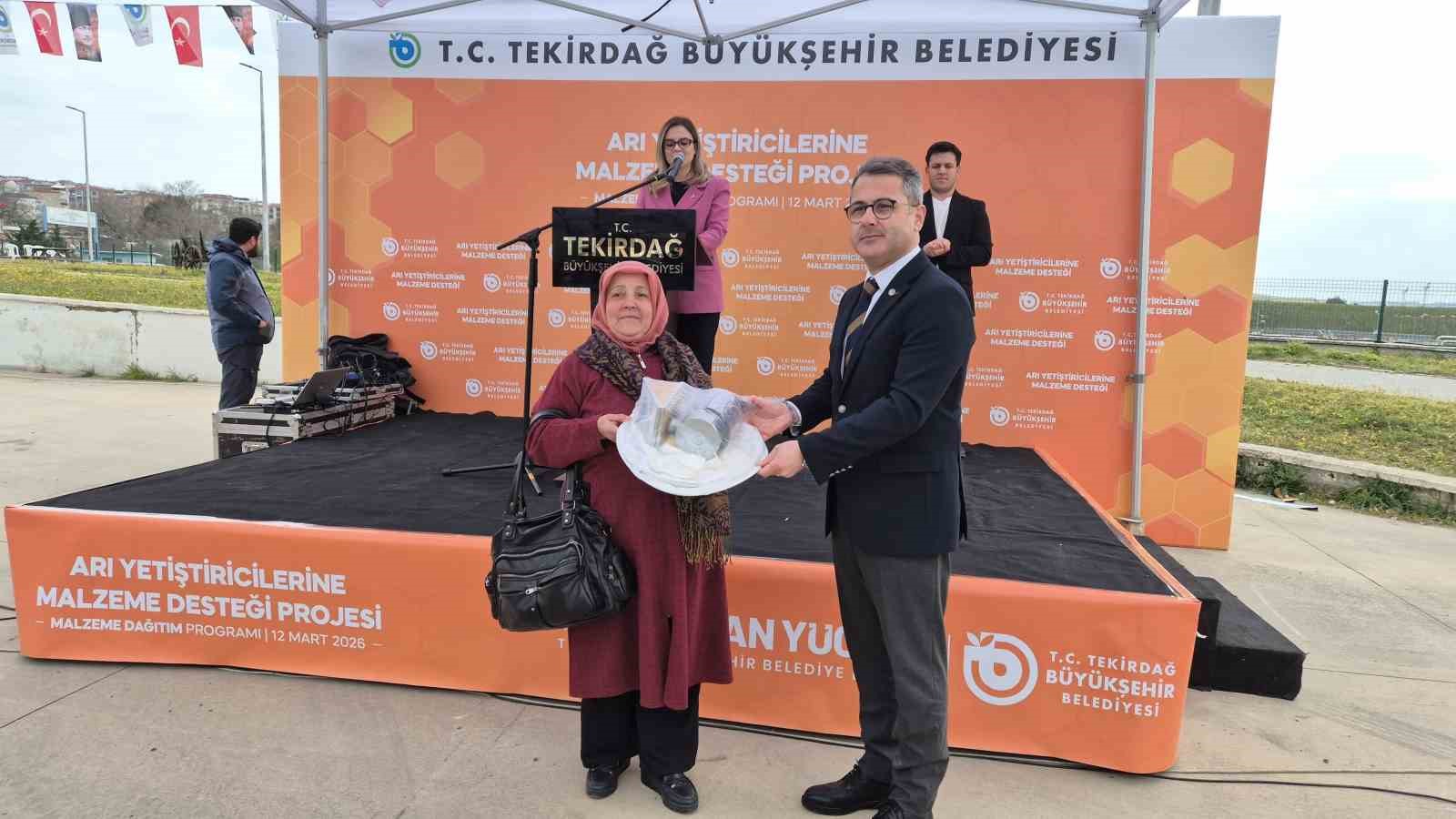 Tekirdağ’da arıcılara ekipman desteği
