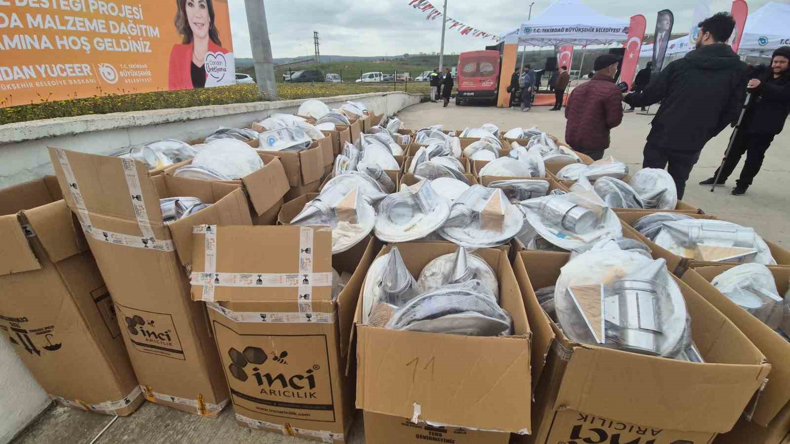 Tekirdağ’da arıcılara ekipman desteği
