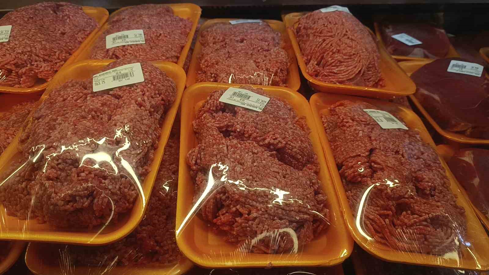 Tekirdağ’da bayram alışverişi kuyruğu: Ucuz ete metrelerce sıra oluştu
