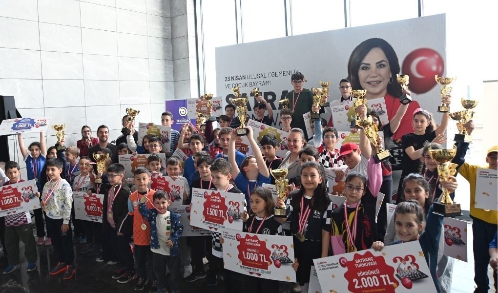 Tekirdağ’da hamleler 23 Nisan için yapıldı, satranç turnuvasında şampiyonlar belirlendi
