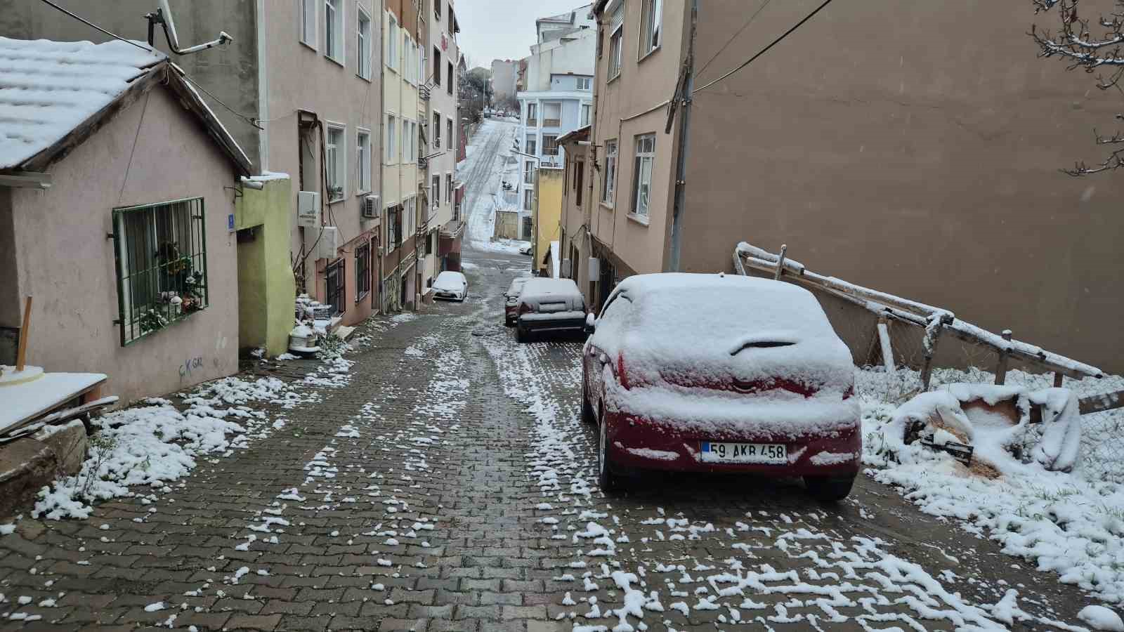 Tekirdağ’da kar hasreti sona erdi: Beyaz manzaralar
