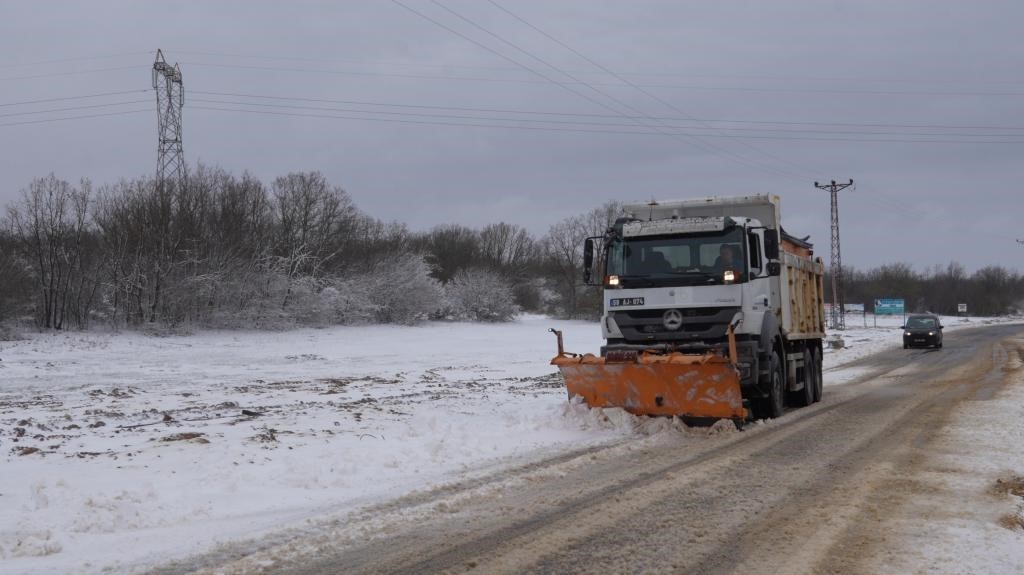 Tekirdağ’da kar mesaisi: Ekipleri teyakkuzda
