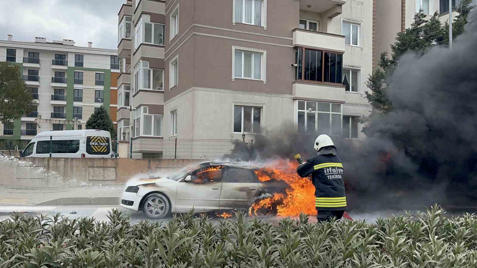 Tekirdağ’da korku dolu anlar: Otomobil bir anda alev topuna döndü
