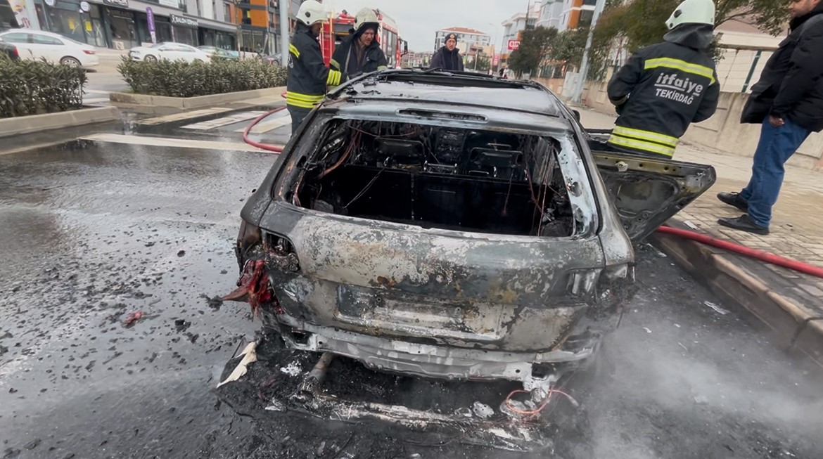 Tekirdağ’da korku dolu anlar: Otomobil bir anda alev topuna döndü
