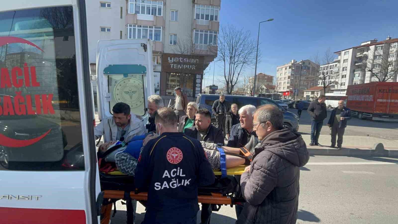 Tekirdağ’da korkutan kaza: Arabanın çarptığı yaya yere yığıldı
