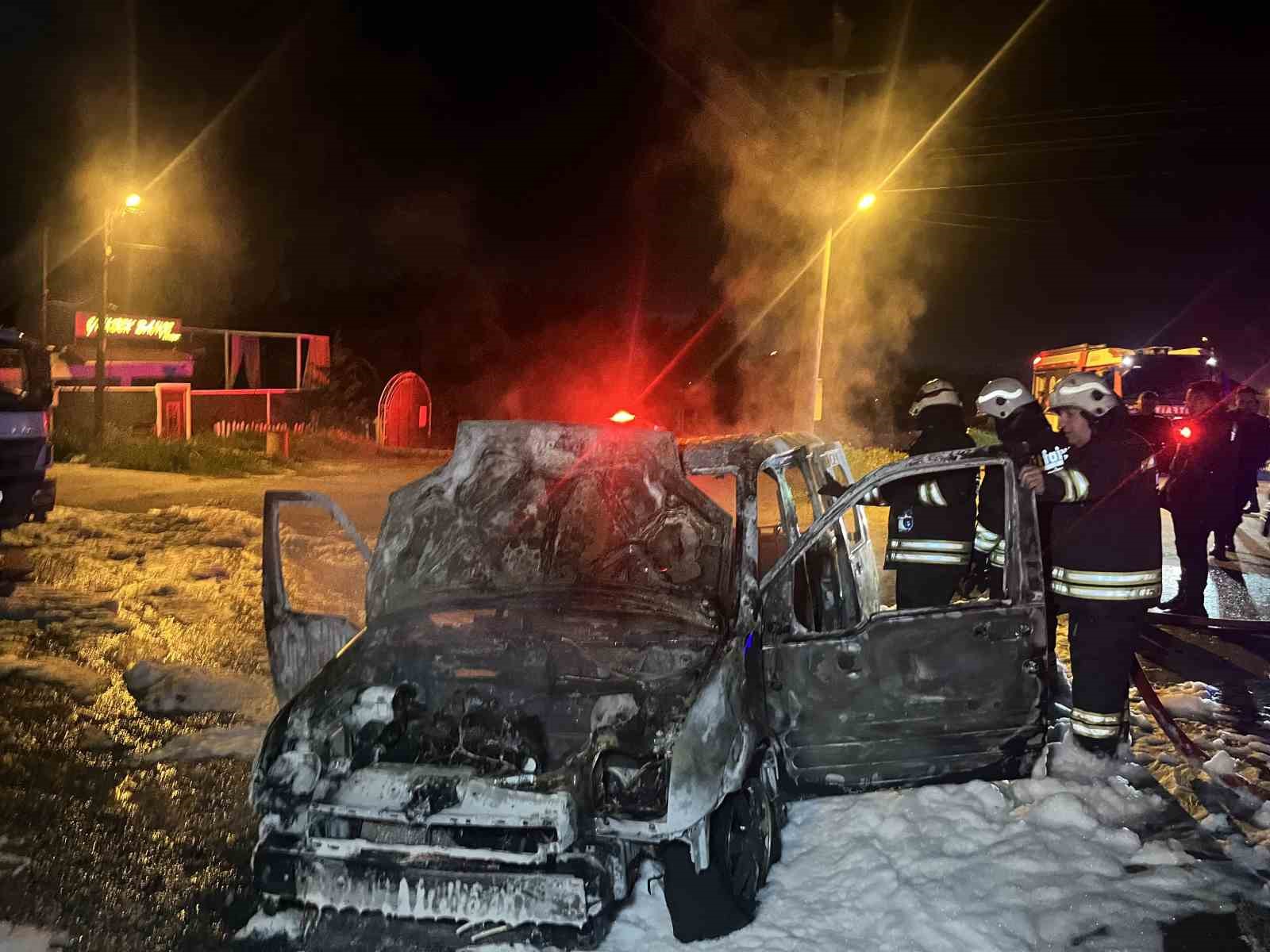 Tekirdağ’da korkutan yangın: Seyir halindeki araç alev topuna döndü
