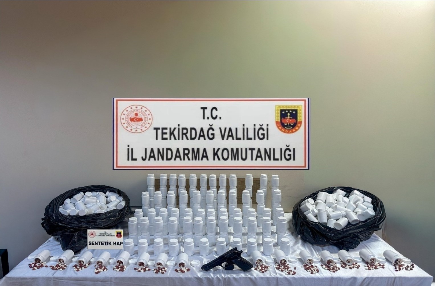 Tekirdağ’da narkotik operasyonu: Yüklü miktarda sentetik ecza ele geçirildi
