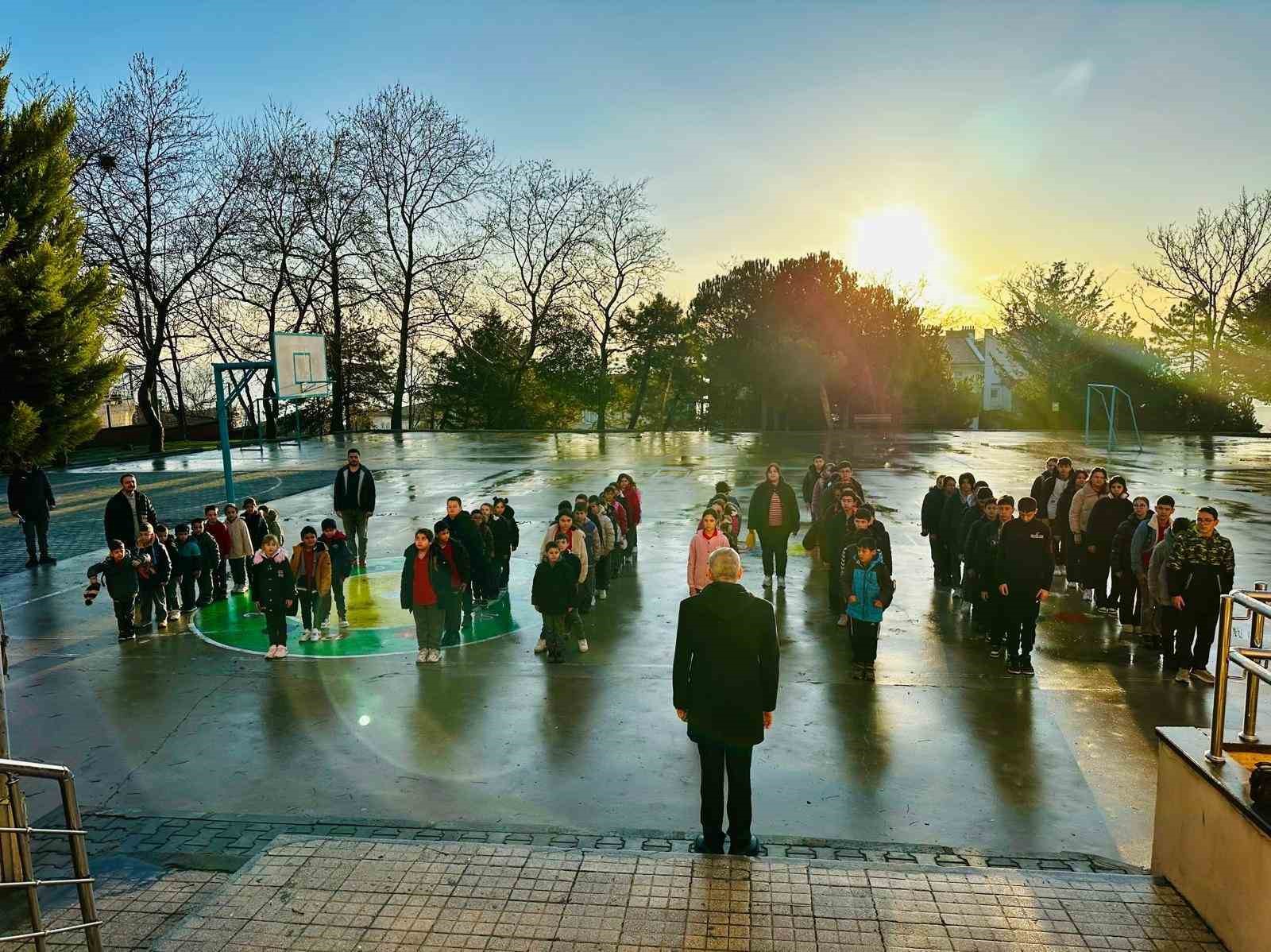 Tekirdağ’da okullarda 6 Şubat depremleri için saygı duruşu

