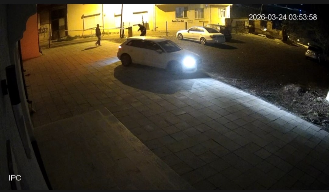 Tekirdağ’da otomatik bariyeri kırarak otoparka girdiler: Olay güvenlik kamerasına yansıdı
