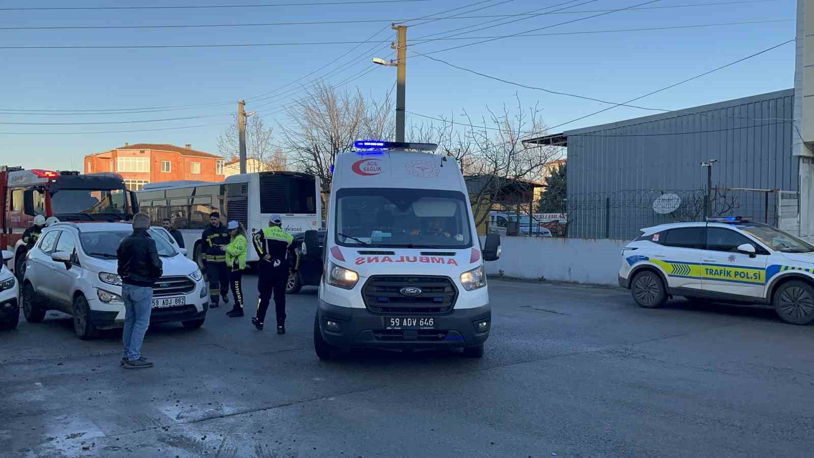 Tekirdağ’da otomobille çarpışan bisikletlinin yaralandığı feci kaza kamerada
