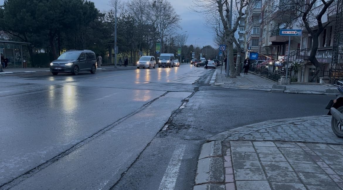 Tekirdağ’da otomobille çarpışan motosikletlinin yaralandığı kaza kamera
