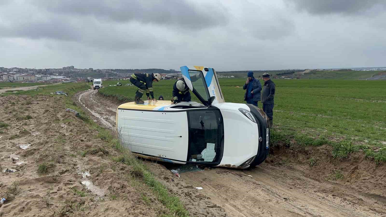 Tekirdağ’da PTT kargo aracı devrildi: 1 yaralı
