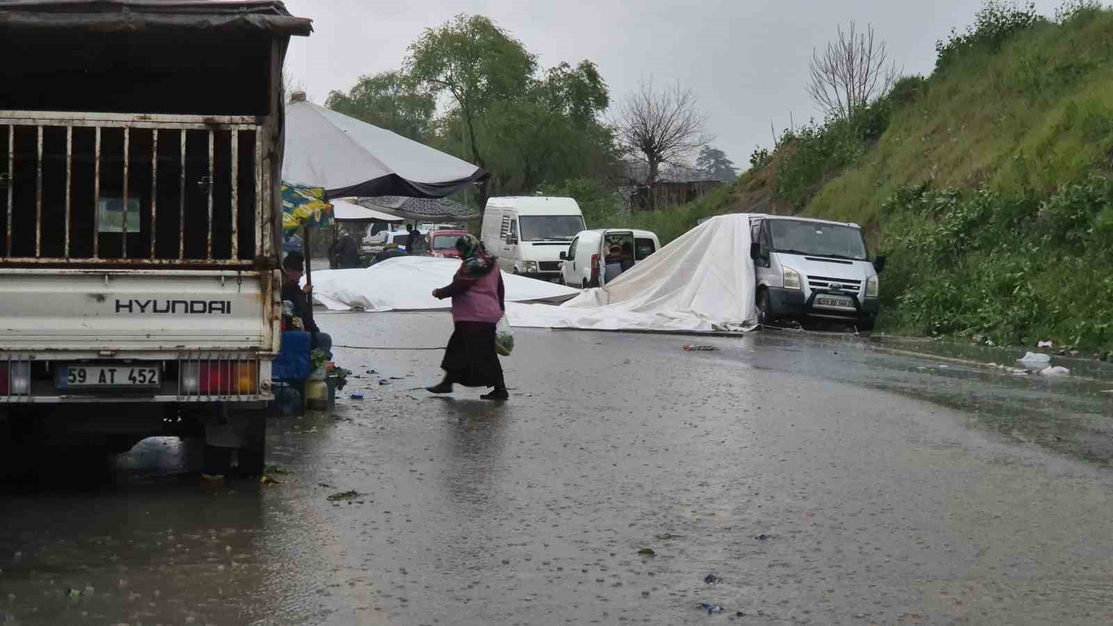 Tekirdağ’da sağanak yağış etkili oldu
