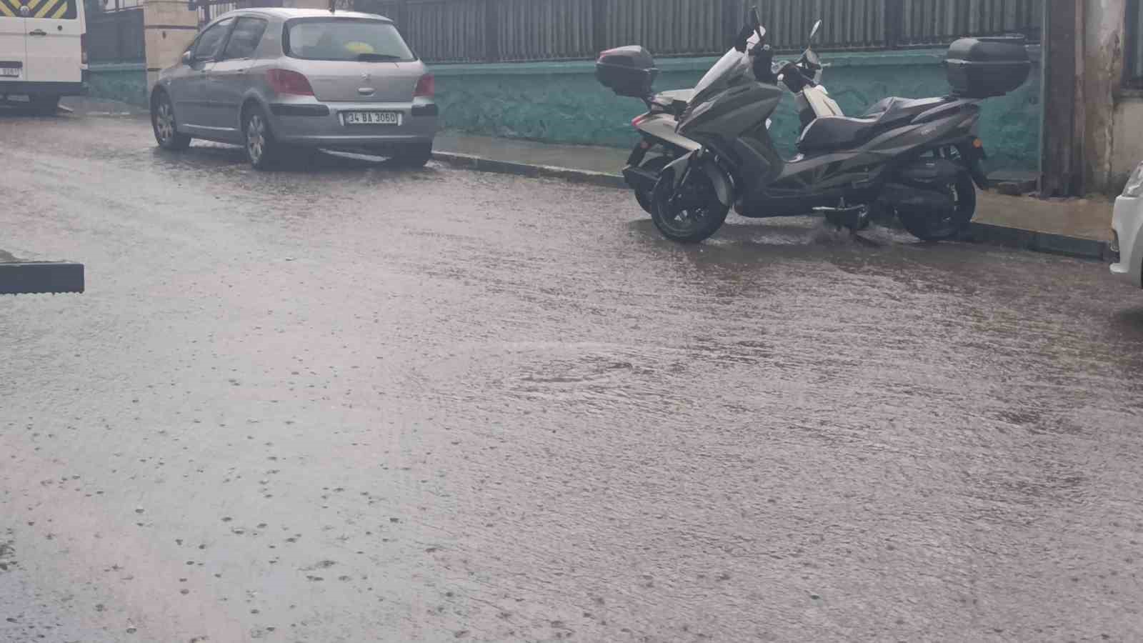 Tekirdağ’da sağanak yağış etkili oldu
