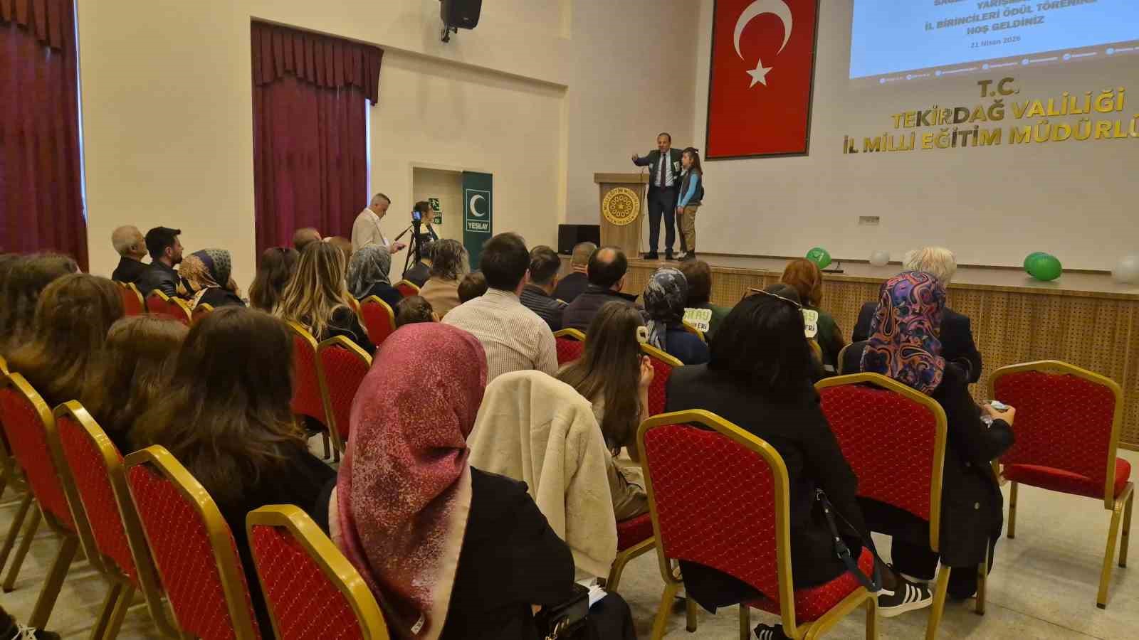 Tekirdağ’da "Sağlıklı Nesil Sağlıklı Gelecek" yarışmasında dereceye giren öğrenciler ödüllerini aldı
