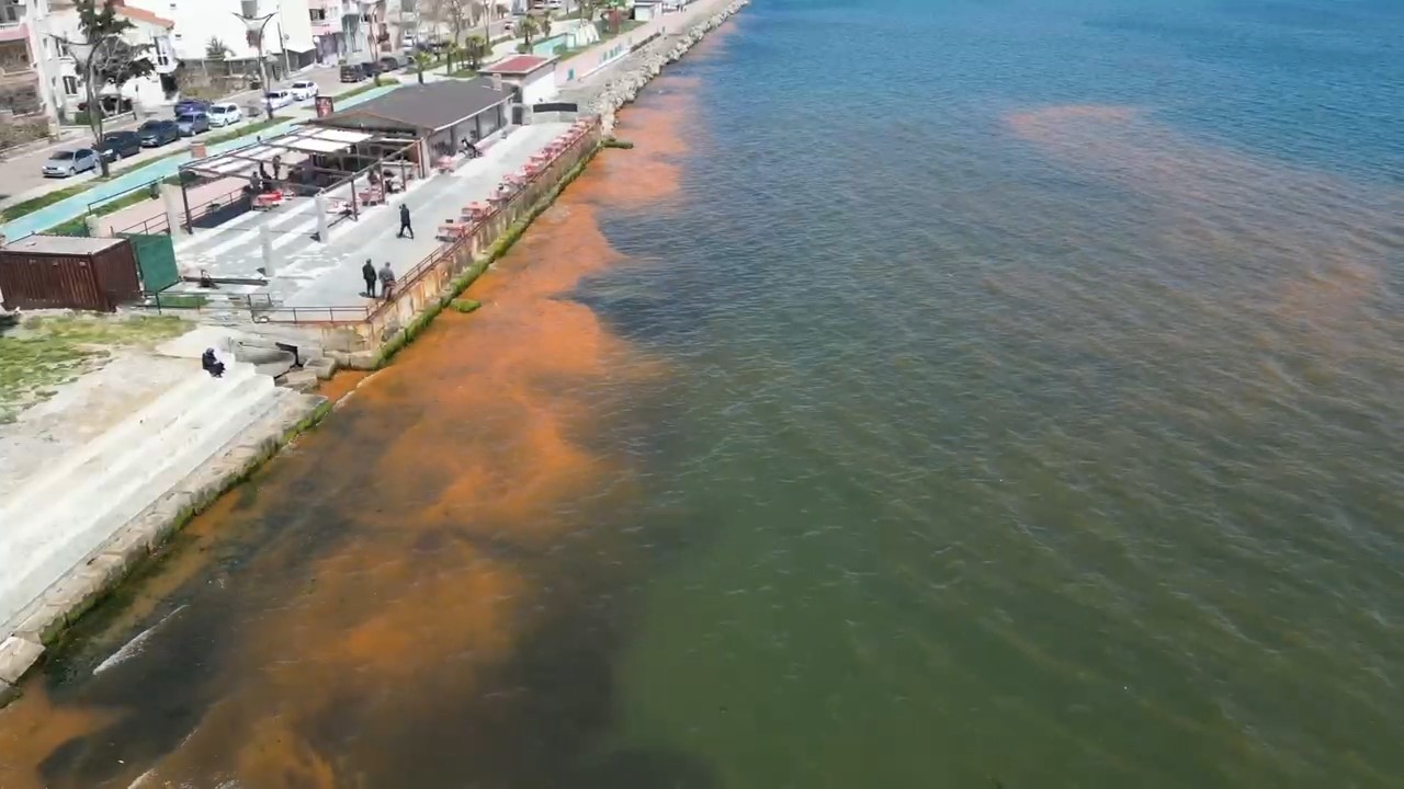 Tekirdağ’da sahil turuncuya büründü
