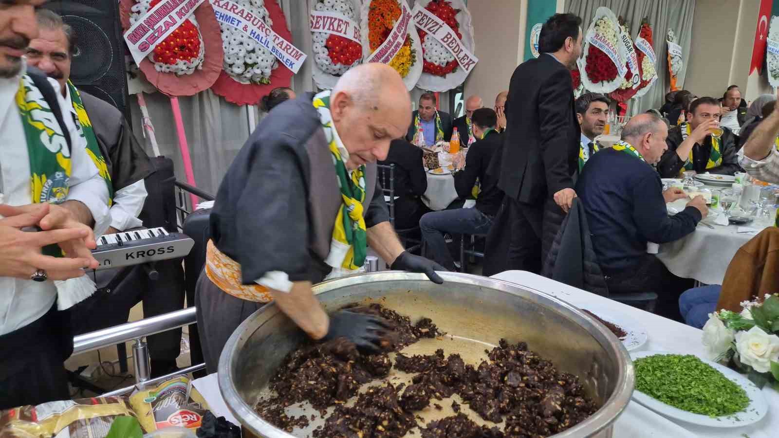 Tekirdağ’da Şanlıurfa rüzgarı: 1 ton çiğ köfte ikram edildi
