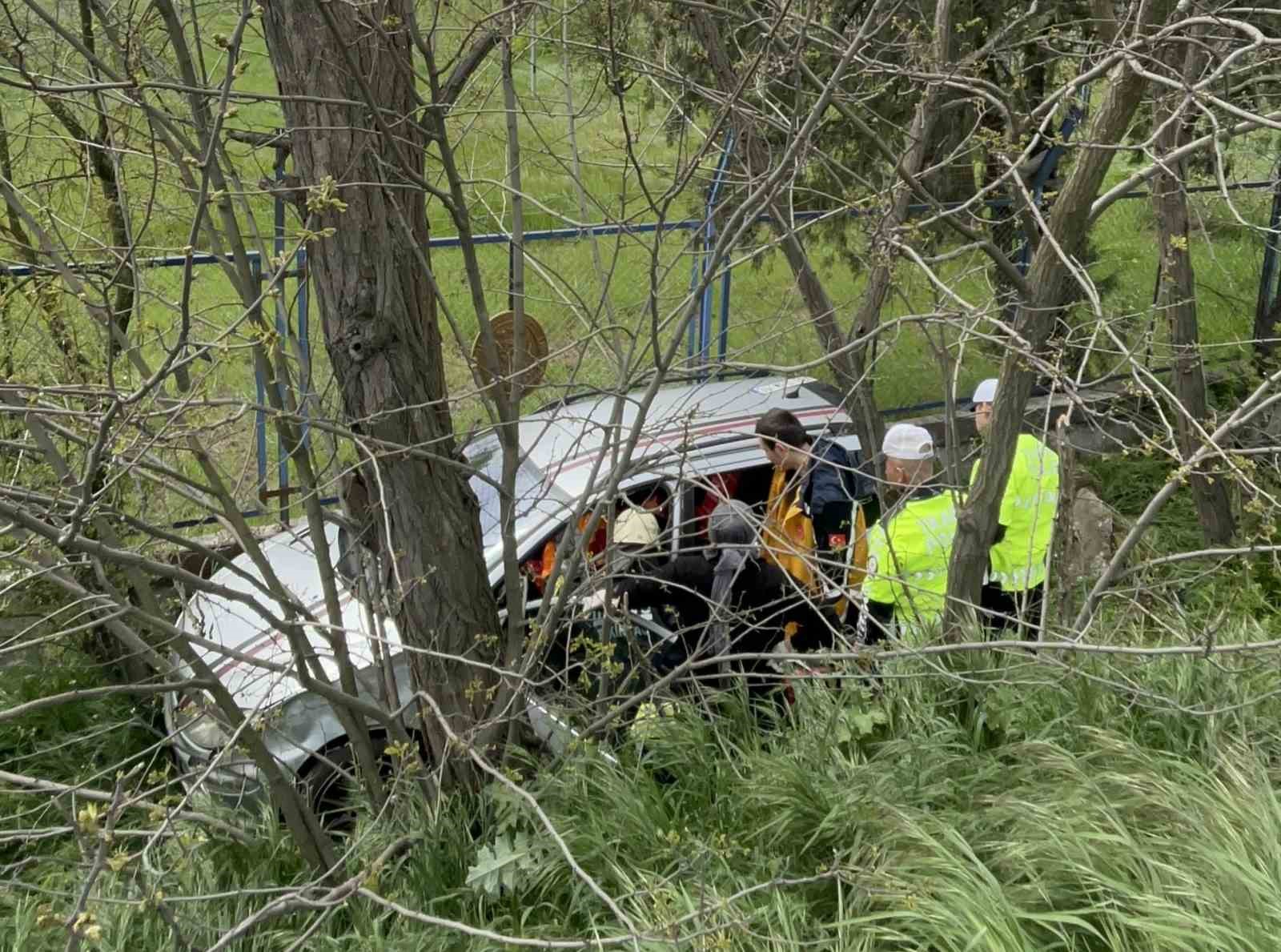 Tekirdağ’da şarampole uçan otomobilin sürücüsü hayatını kaybetti
