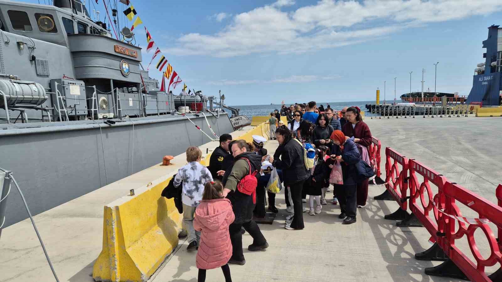 Tekirdağ’da savaş gemisi ziyarete açıldı
