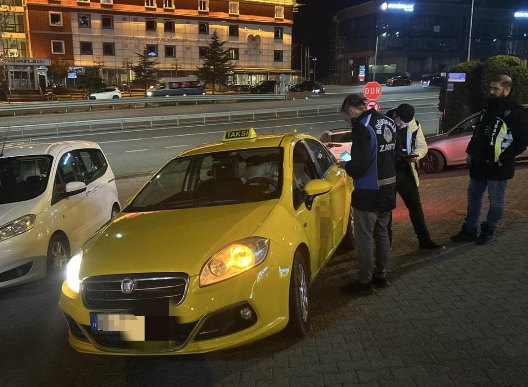 Tekirdağ’da T plakalı ticari araçlara sıkı denetim: 35 araç kontrol edildi, 50 bin lira ceza yazıldı
