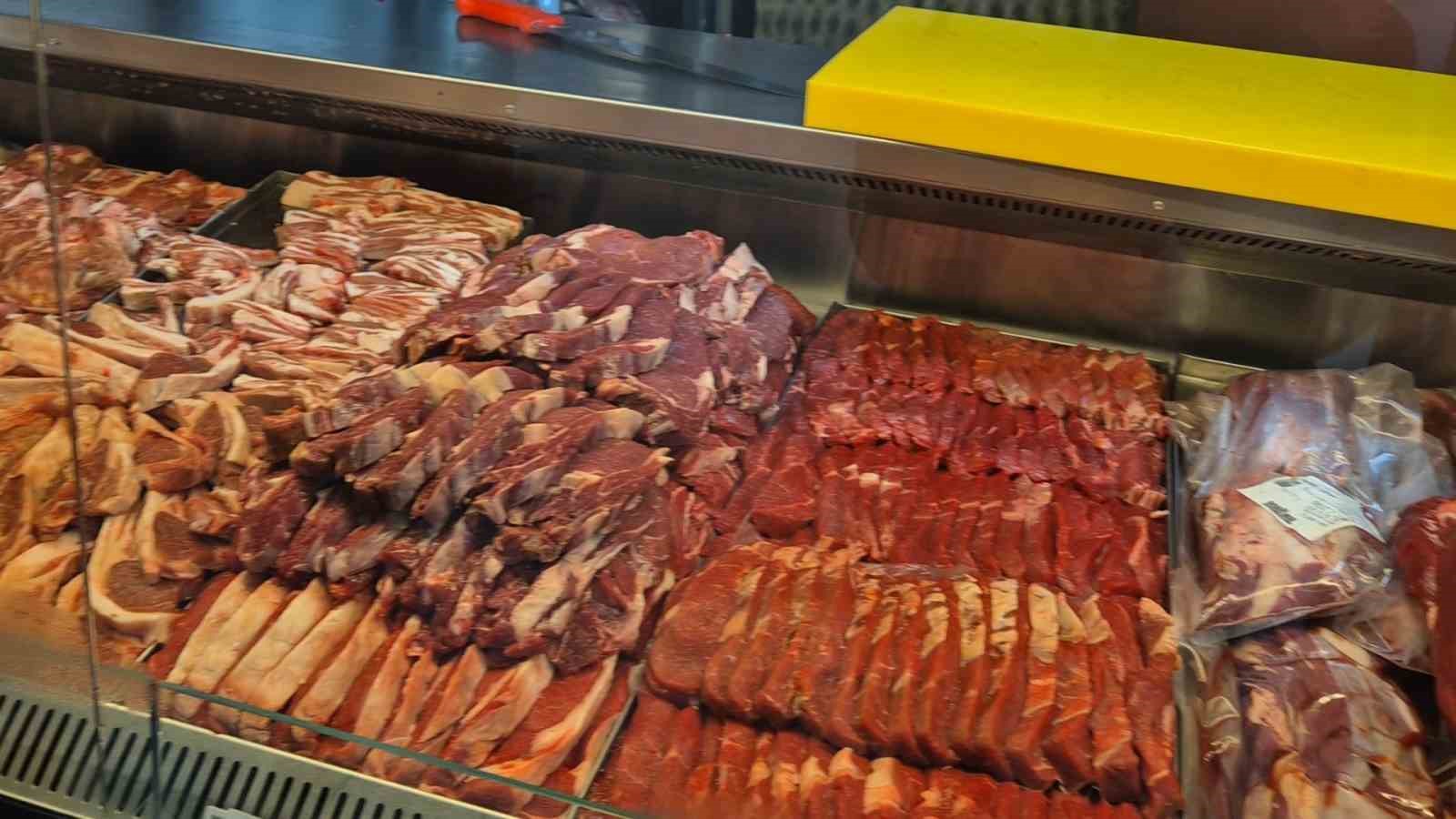 Tekirdağ’da ucuz et hamlesi: 650 TL’ye kıyma, 700 TL’ye kuşbaşı
Tekirdağ’da ucuz et hamlesi: 650 TL’ye kıyma, 700 TL’ye kuşbaşı