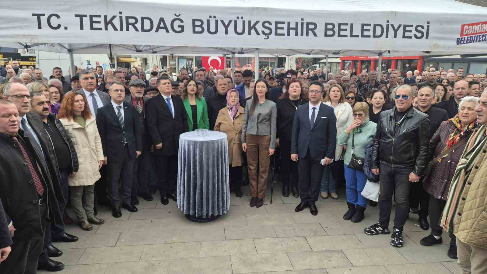 Tekirdağ’da ucuz et hamlesi: 650 TL’ye kıyma, 700 TL’ye kuşbaşı
Tekirdağ’da ucuz et hamlesi: 650 TL’ye kıyma, 700 TL’ye kuşbaşı
