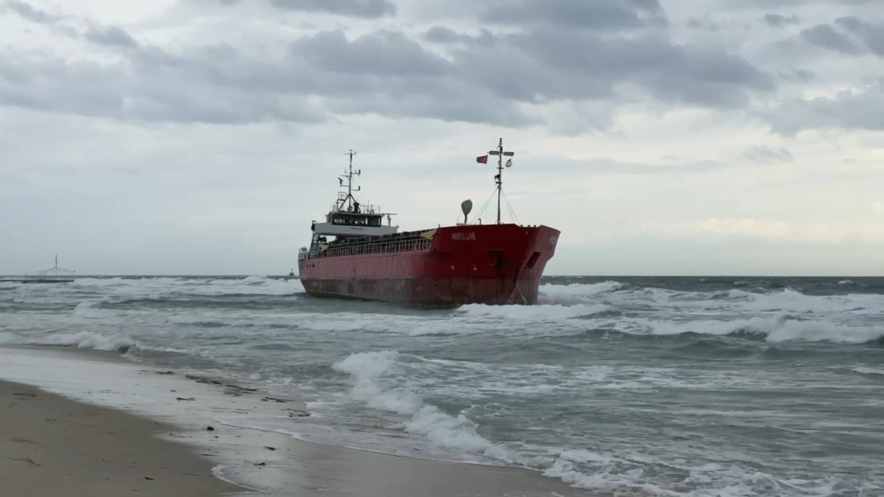 Tekirdağ’da yük gemisi karaya oturdu
