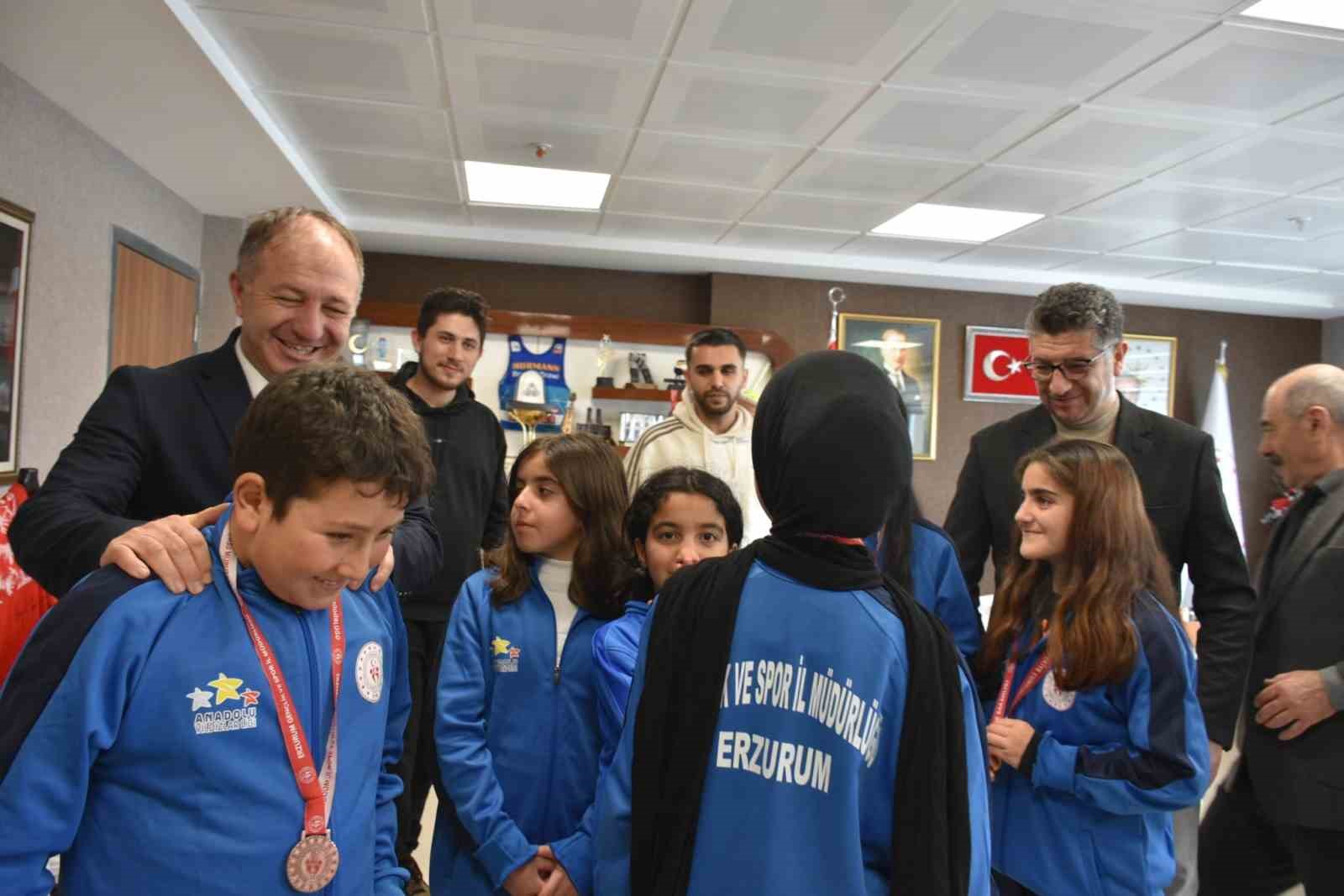 Tekmanlı minik eskrimcilerden başarılı sonuçlar
