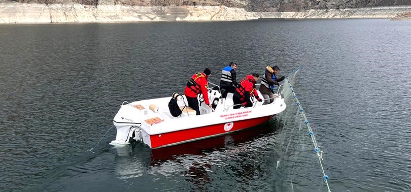 Tekne ile kaçak avcılara denetim
