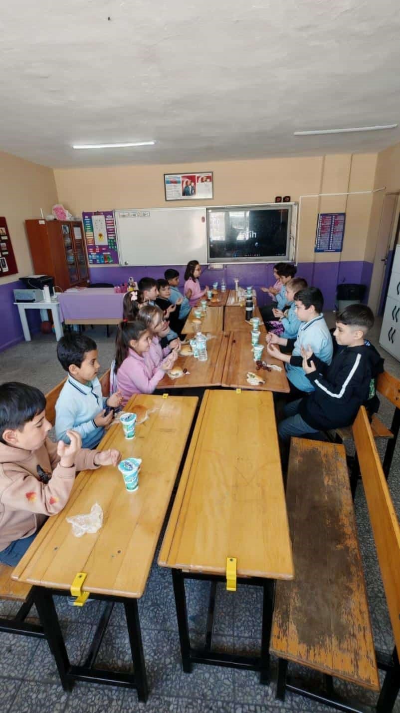 Tekne orucu tutan minikler iftarda buluştu
