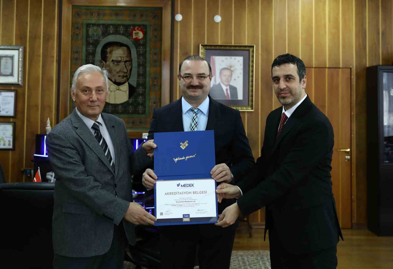 Teknik bilimler MYO programlarına MEDEK akreditasyon belgeleri takdim edildi
