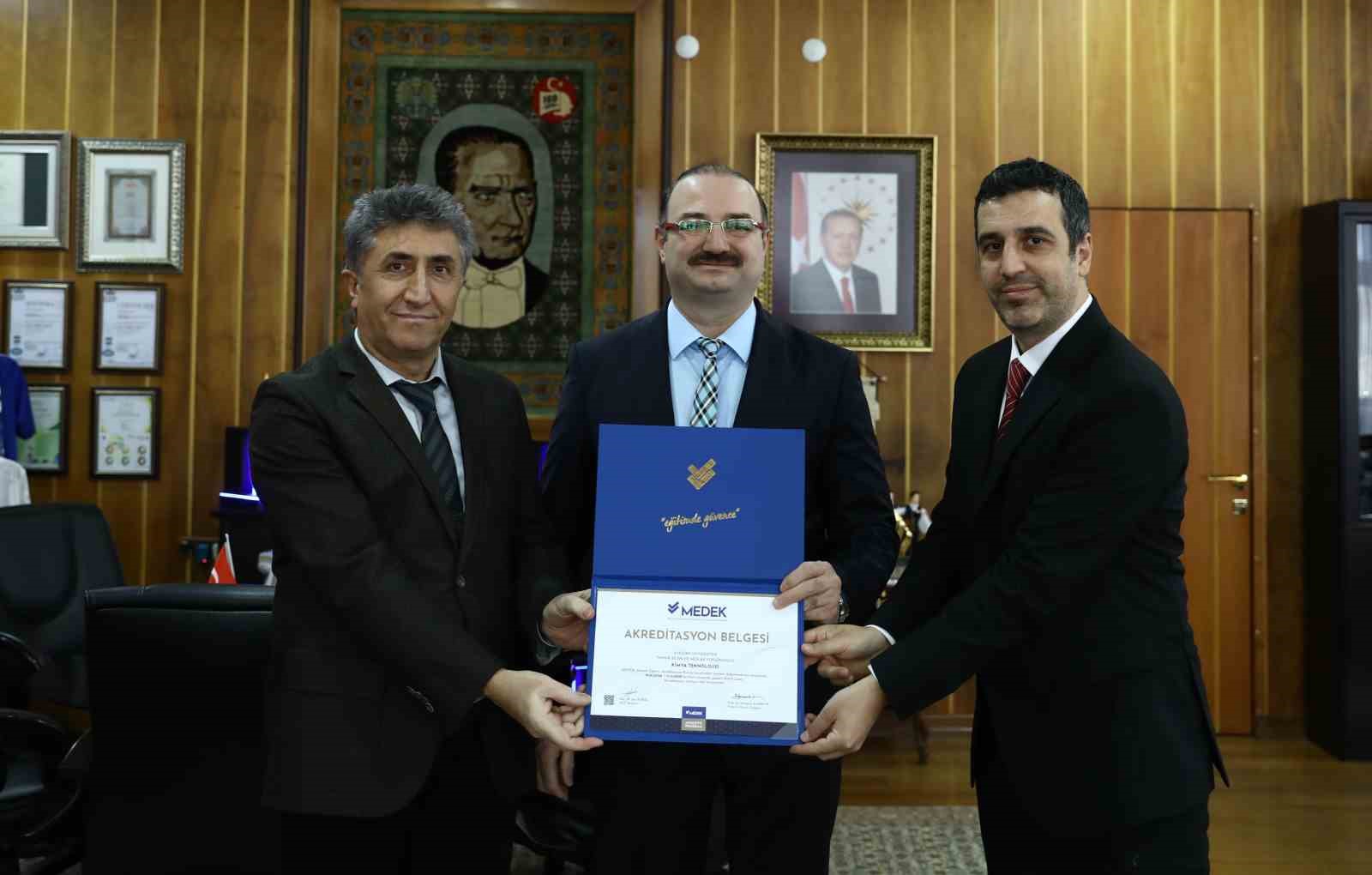Teknik bilimler MYO programlarına MEDEK akreditasyon belgeleri takdim edildi
