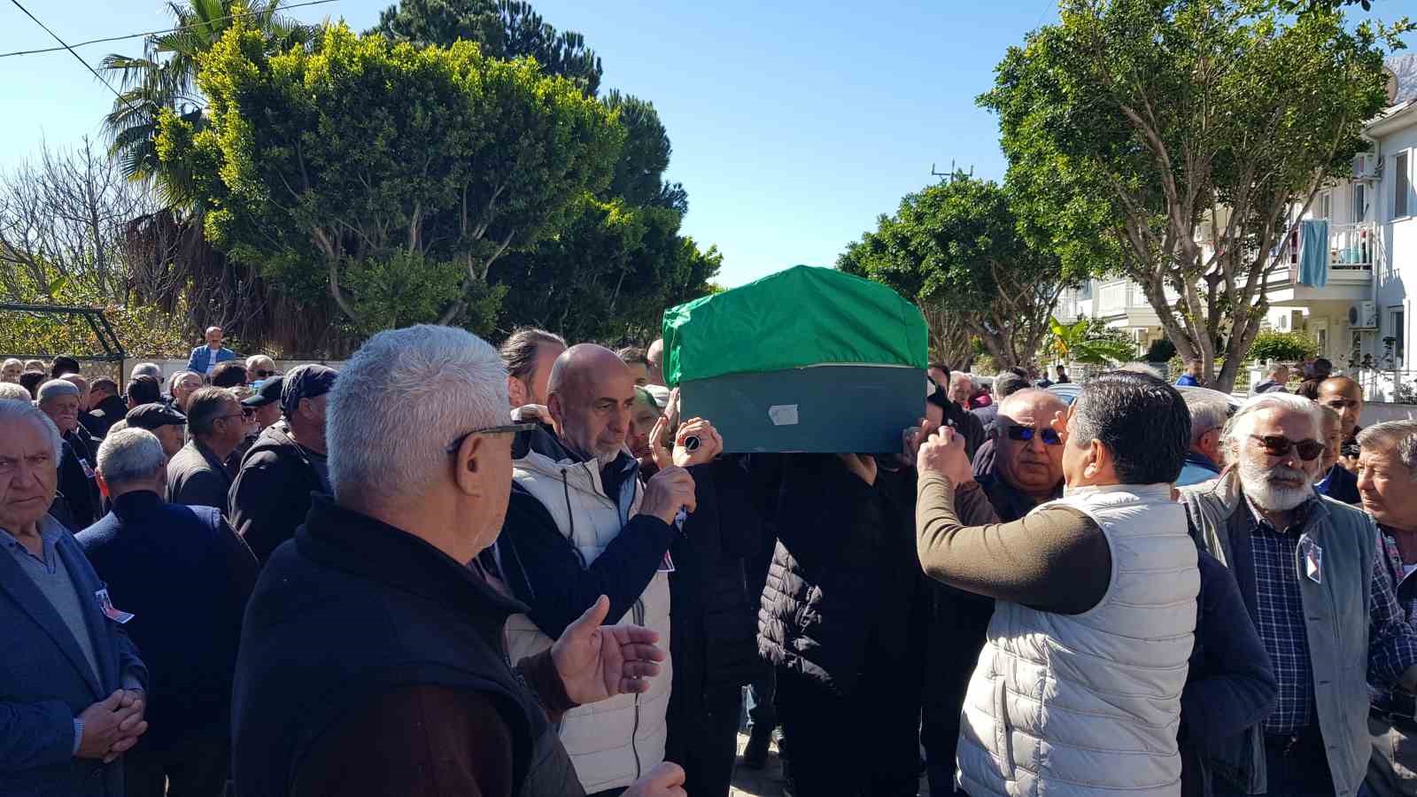 Teknik direktör Engin Fırat son yolculuğuna uğurlandı
