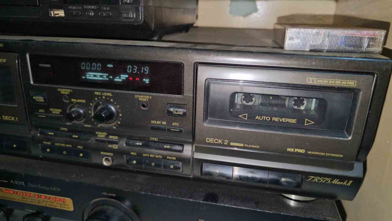 Teknolojiye direndi, 50 yıldır plak ve kaset satıyor
