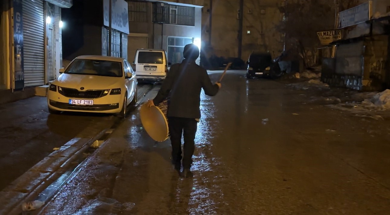 Teknolojiye direnen miras: Yüksekova’nın 40 yıllık sahur nöbeti başladı
