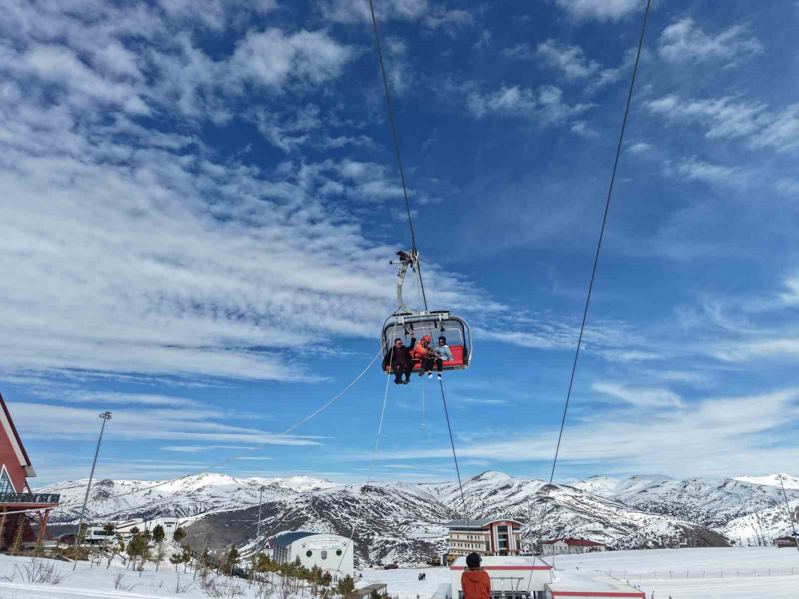 Teleferikte mahsur kalanlar başarılı bir operasyonla kurtarıldı
