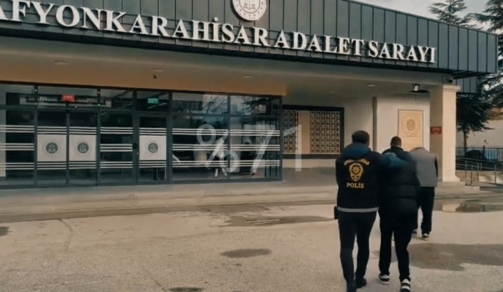 Telefonda aradıkları 4 kişiyi yaklaşık 5 milyon TL dolandıran şahıslar tutuklandı
Telefonda aradıkları 4 kişiyi yaklaşık 5 milyon TL dolandıran şahıslar tutuklandı