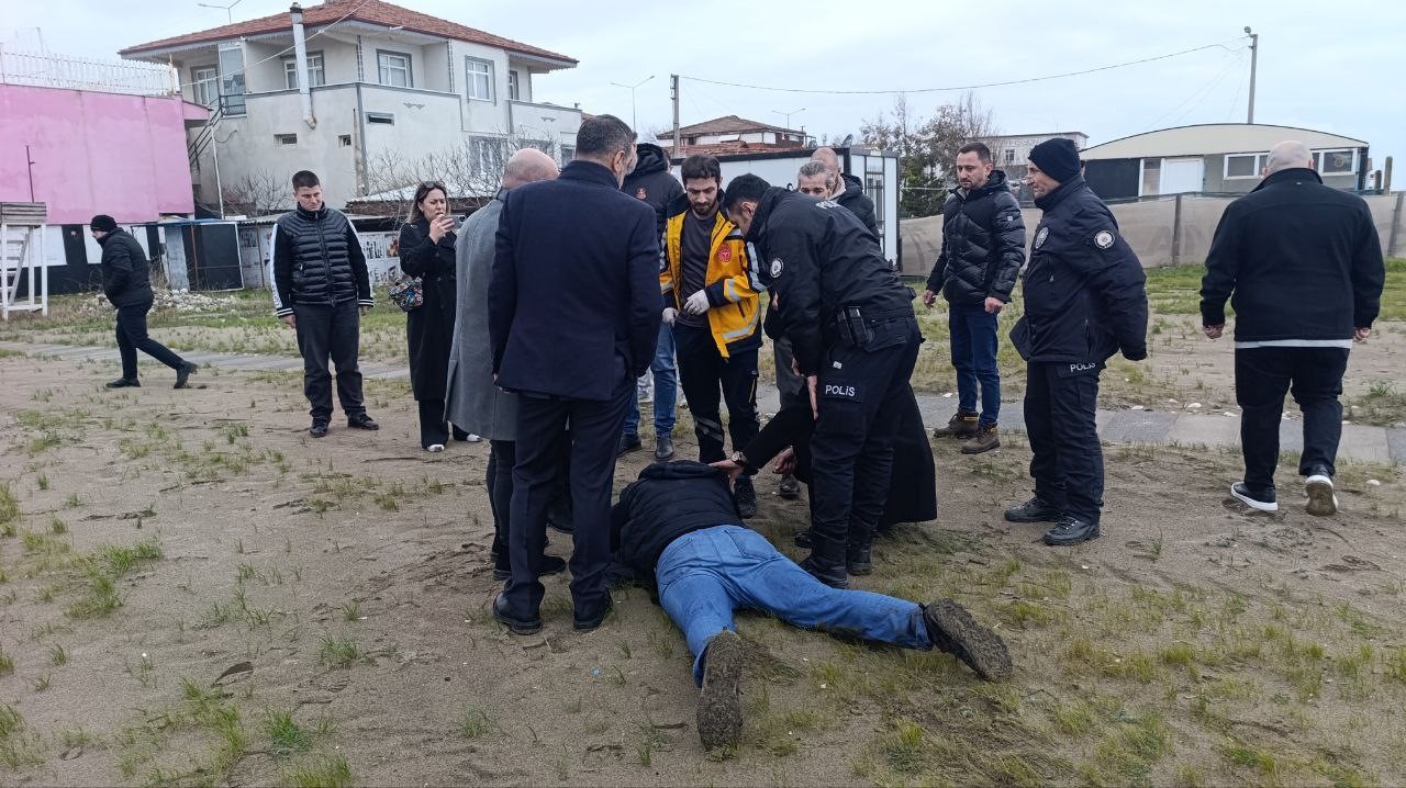 Telefonda başladı, sahilde bitti: Cinnet anlarında film gibi ikna operasyonu
Telefonda başladı, sahilde bitti: Cinnet anlarında film gibi ikna operasyonu