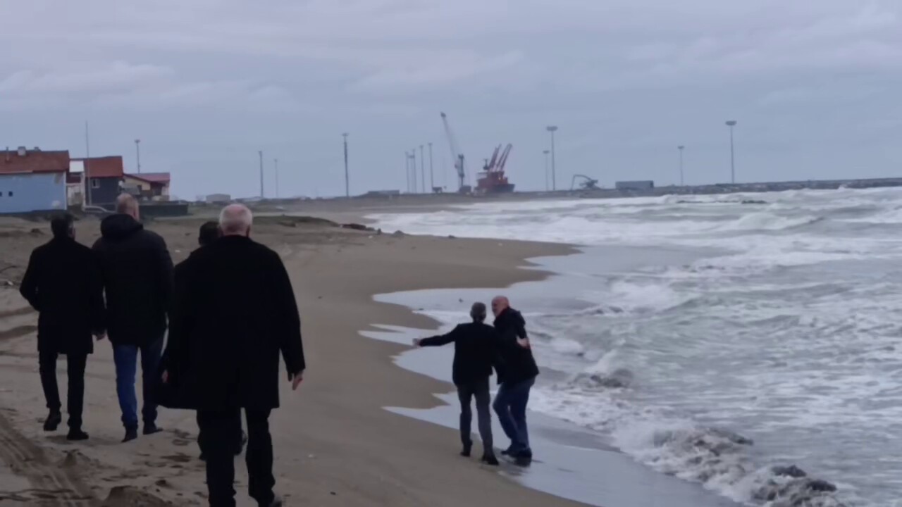 Telefonda başladı, sahilde bitti: Cinnet anlarında film gibi ikna operasyonu
Telefonda başladı, sahilde bitti: Cinnet anlarında film gibi ikna operasyonu