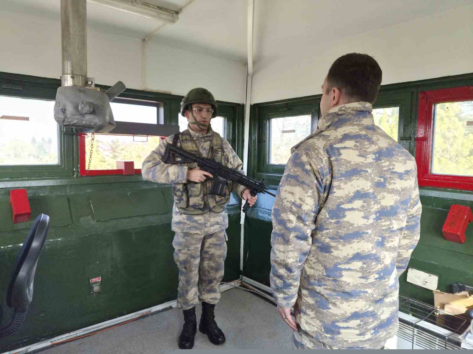 Telefondan annesiyle bayramlaşan Mehmetçik’in duygu dolu anları
