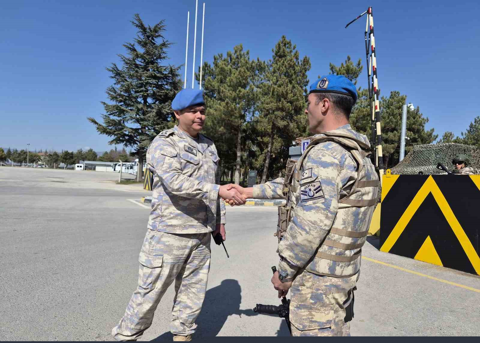 Telefondan annesiyle bayramlaşan Mehmetçik’in duygu dolu anları
