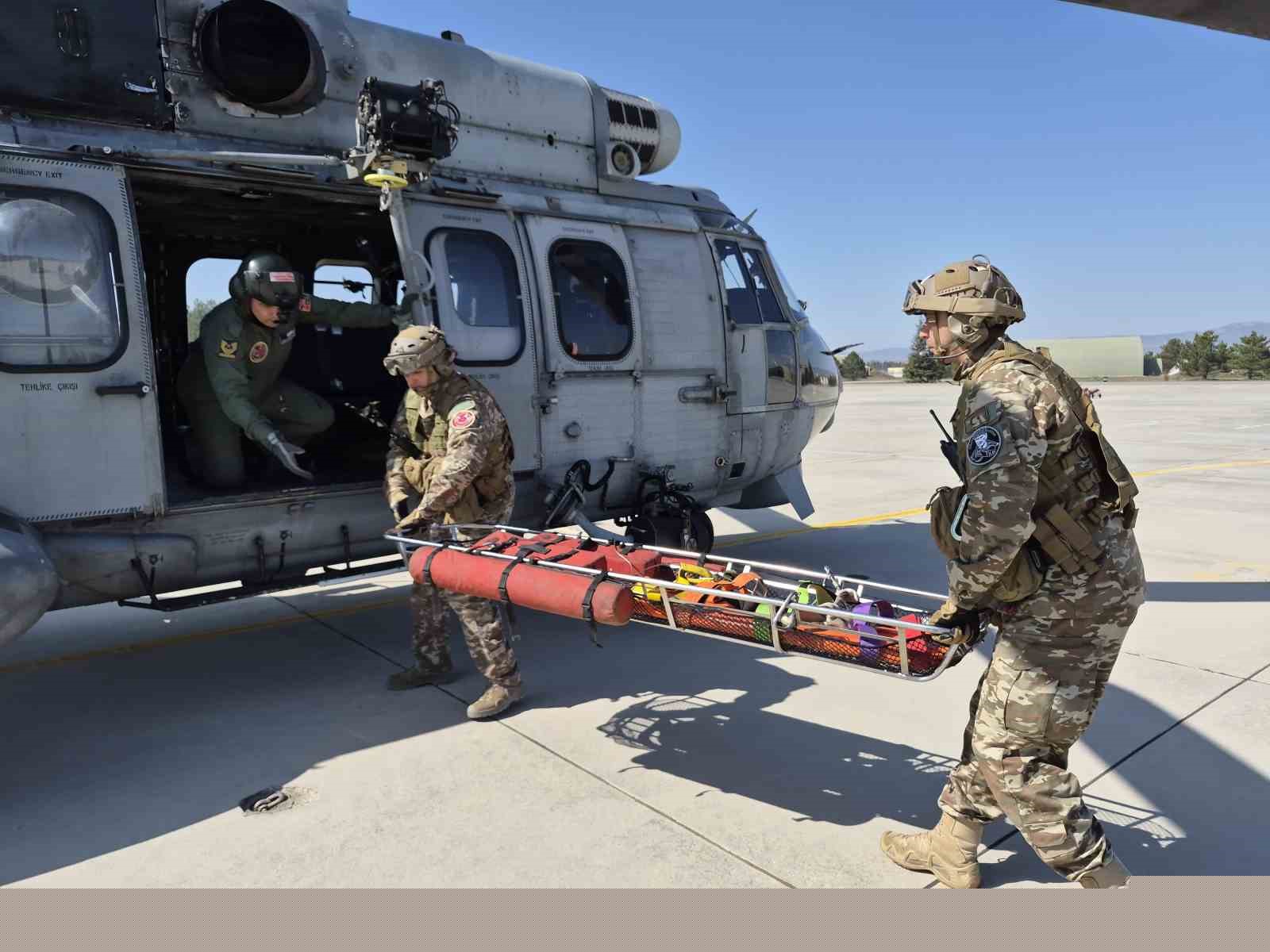 Telefondan annesiyle bayramlaşan Mehmetçik’in duygu dolu anları
