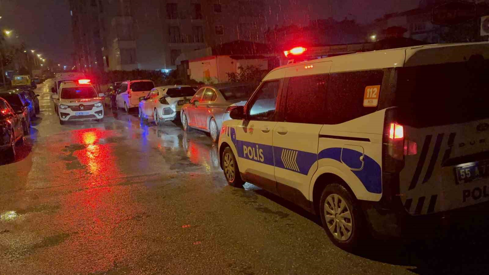 Telefonla yüksel sesle konuşma kavgasında ablasını bıçaklayıp balkondan atladı
