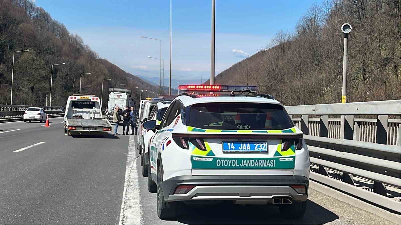 TEM Otoyolu’nda 5 aracın karıştığı zincirleme kaza: 5 yaralı
