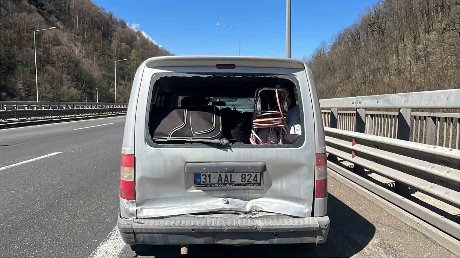 TEM Otoyolu’nda 5 aracın karıştığı zincirleme kaza: 5 yaralı
