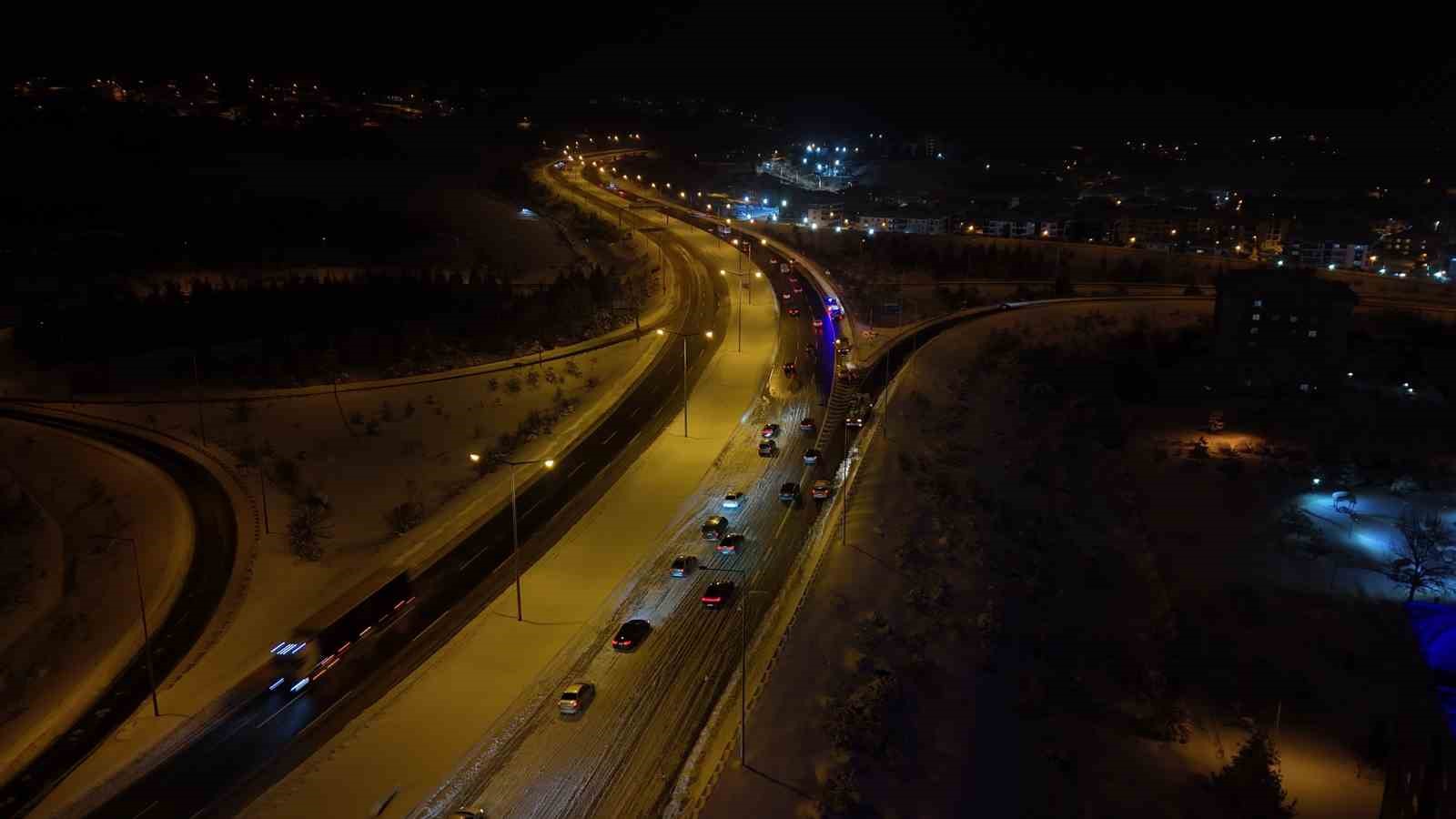 TEM Otoyolu’nun Bolu geçişi 7 saat sonra ulaşıma açıldı
