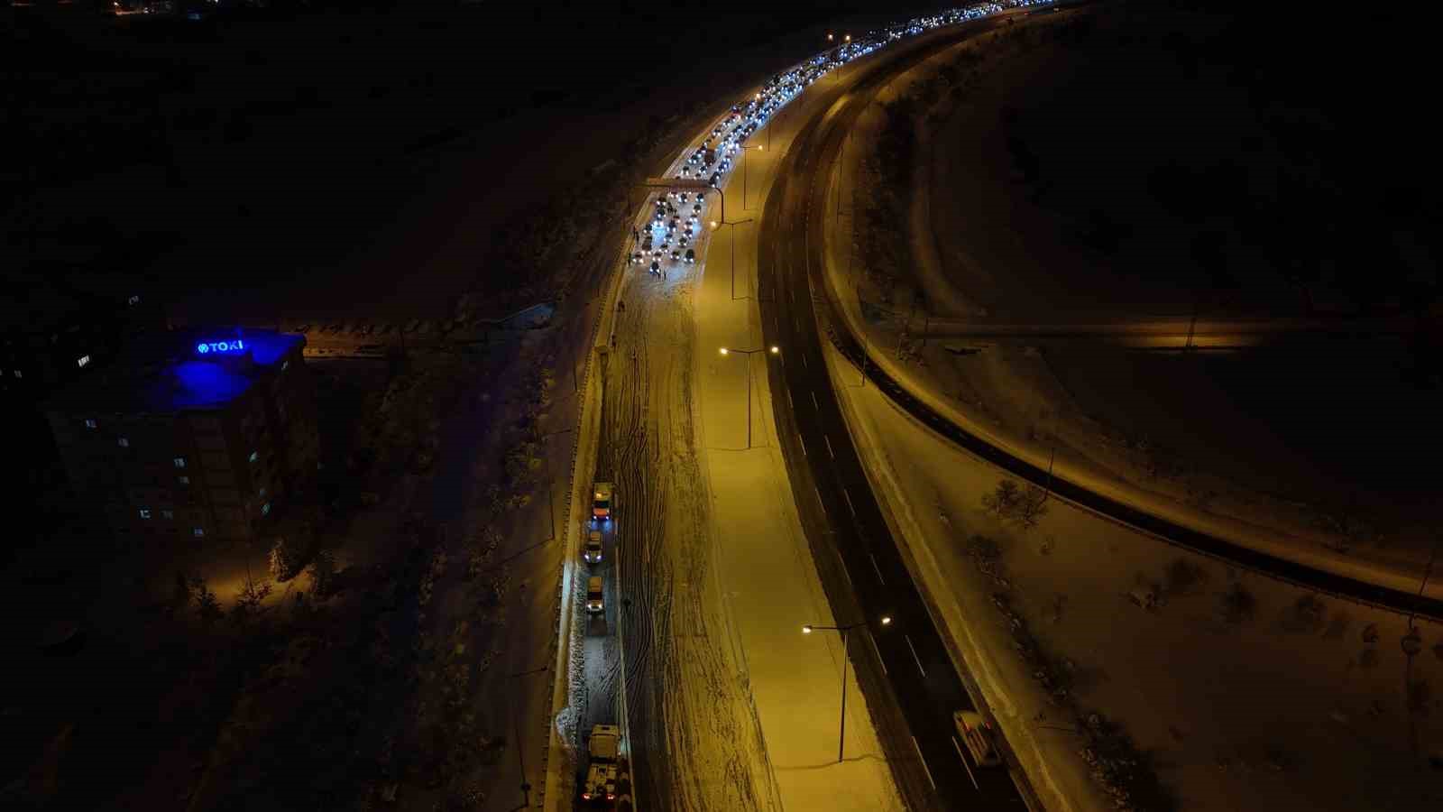 TEM Otoyolu’nun Bolu geçişi 7 saat sonra ulaşıma açıldı
