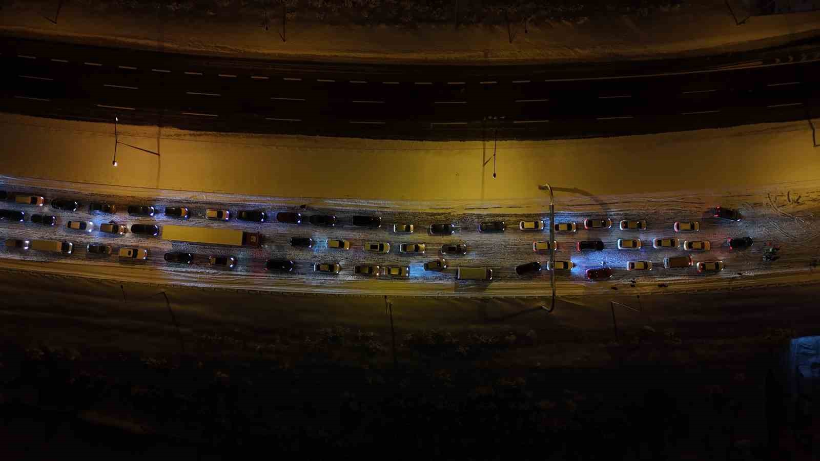 TEM Otoyolu’nun Bolu geçişi 7 saat sonra ulaşıma açıldı
