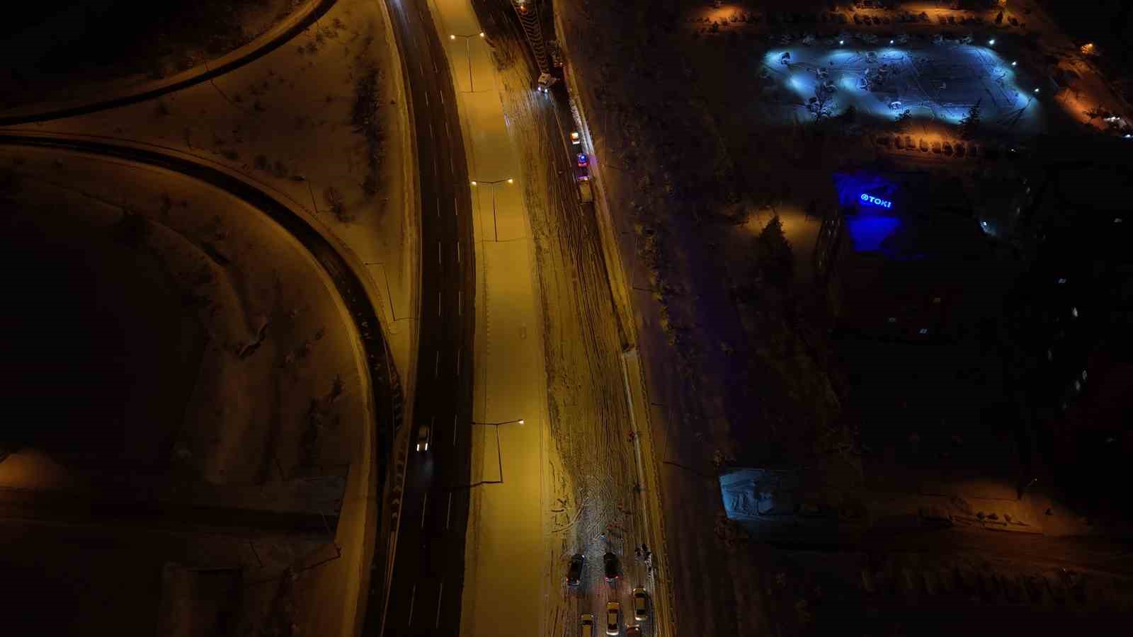 TEM Otoyolu’nun Bolu geçişi 7 saat sonra ulaşıma açıldı
