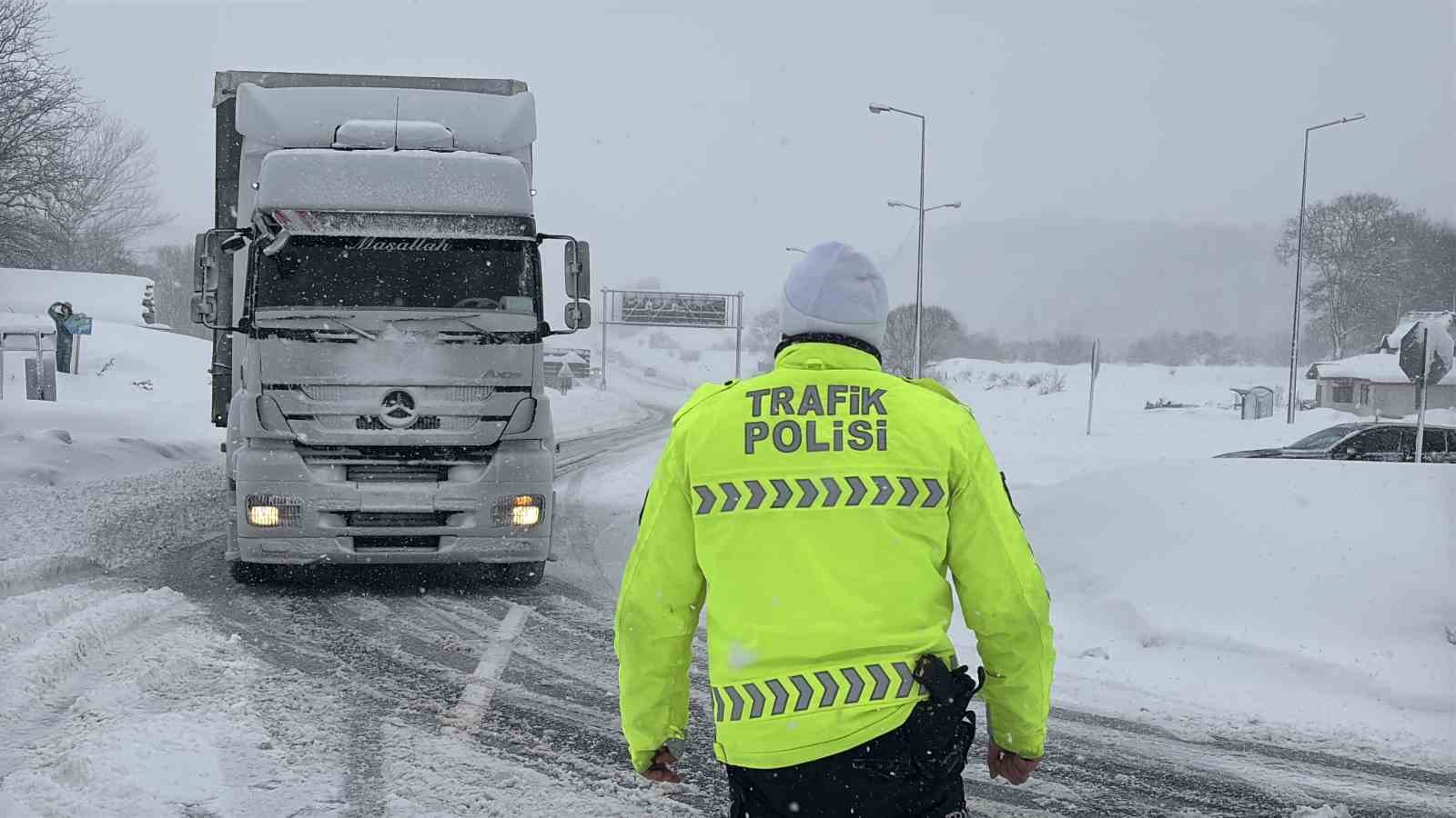 TEM ve D-100’ün Bolu geçişi ağır taşıt trafiğine kapatıldı
